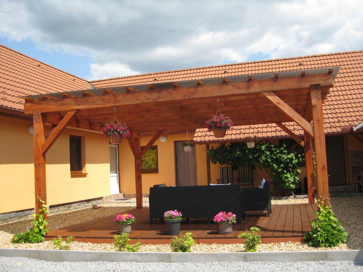 Apartmány včelka Hranice u Novych Hradu Kültér fotó