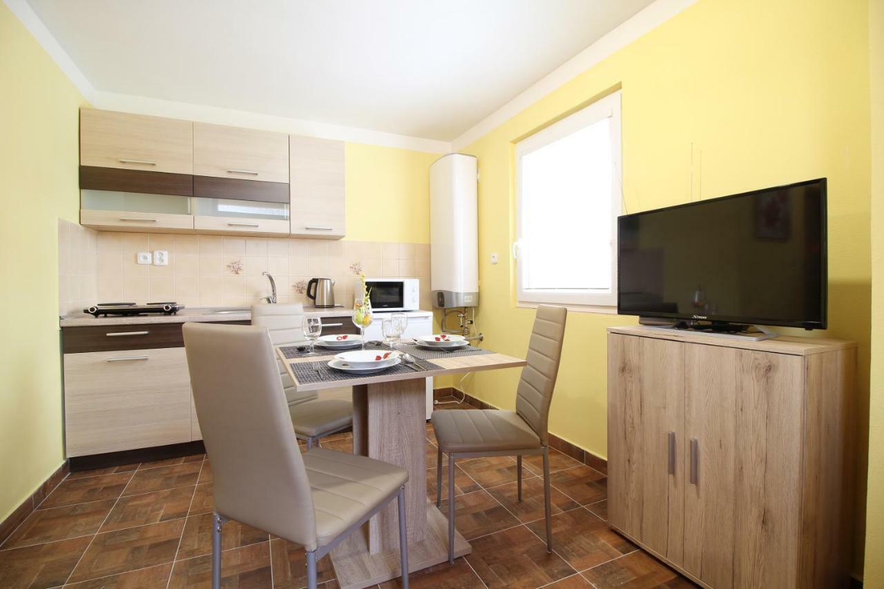 Apartmány včelka Hranice u Novych Hradu Kültér fotó